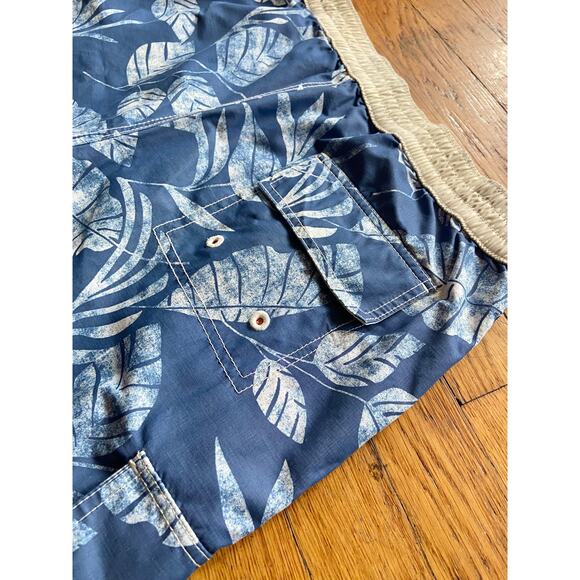 TOMMY BAHAMA Relax Blue/White Floral Cargo Swim Shorts sz M - Picture 6 of 12